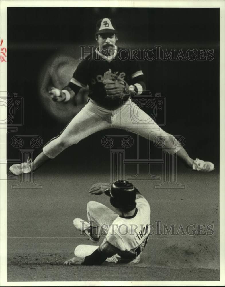 1983 Press Photo San Diego Padres baseball player Mario Ramirez leaps over Thon - Historic Images