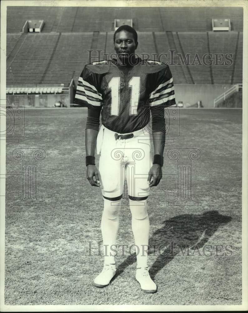 Press Photo Football player Carl Powell - hcs22260 - Historic Images