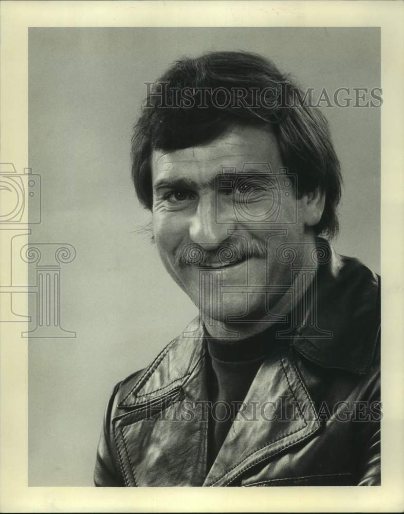 1974 Press Photo Houston Oilers football player Ron Pritchard smiles for photo - Historic Images