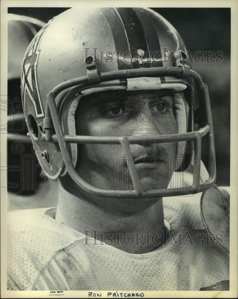 Press Photo Close-up photo of Houston Oilers football player Ron Pritchard - Historic Images