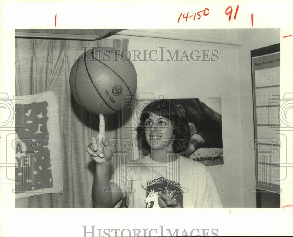 1981 Press Photo San Jacinto College basketball player Colleen Sullivan- Historic Images