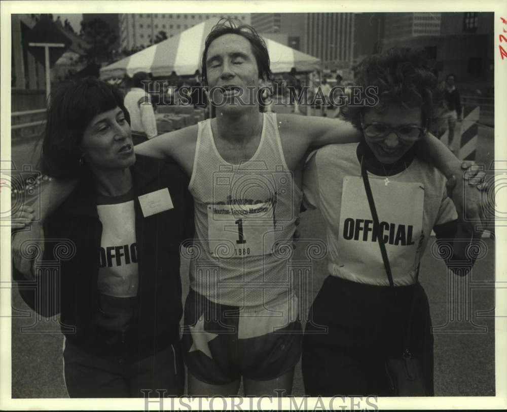 1980 Press Photo Chris Stewart after his 2nd place in Houston-Tenneco Marathon- Historic Images