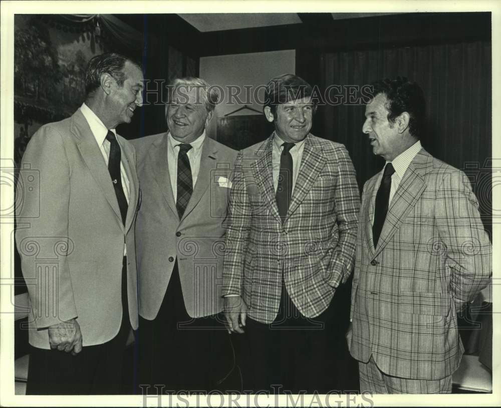 1979 Press Photo Tennessee college football Johnny Majors and companions- Historic Images