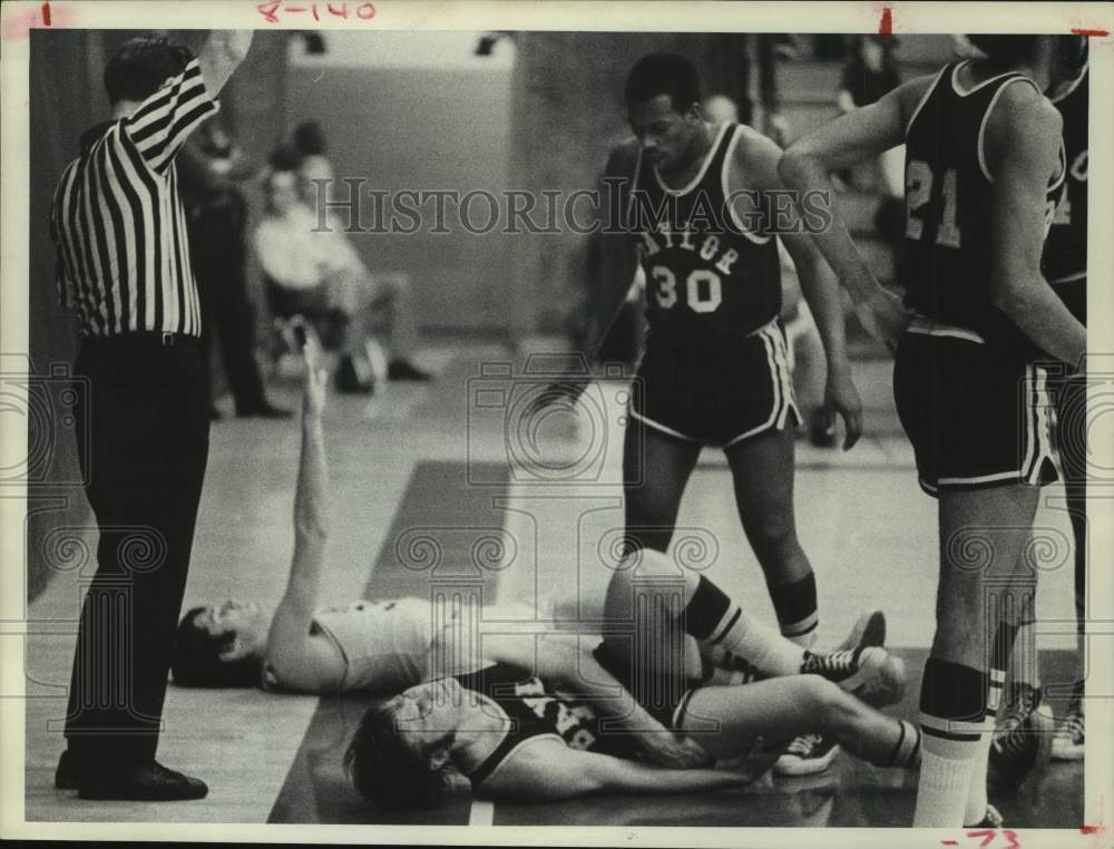 1973 Press Photo Rice college basketball player Tim Moriarty vs. Baylor - Historic Images