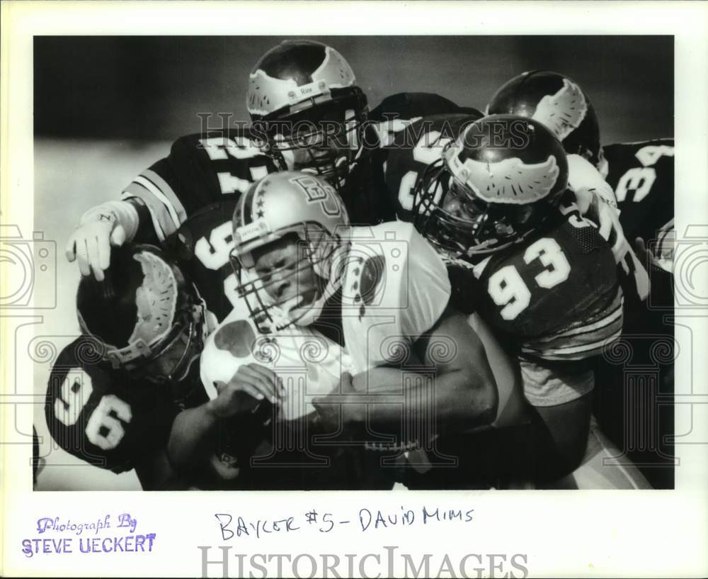 1990 Press Photo Four Rice Owls bring down Baylor&#39;s David Mims to win 17-16- Historic Images
