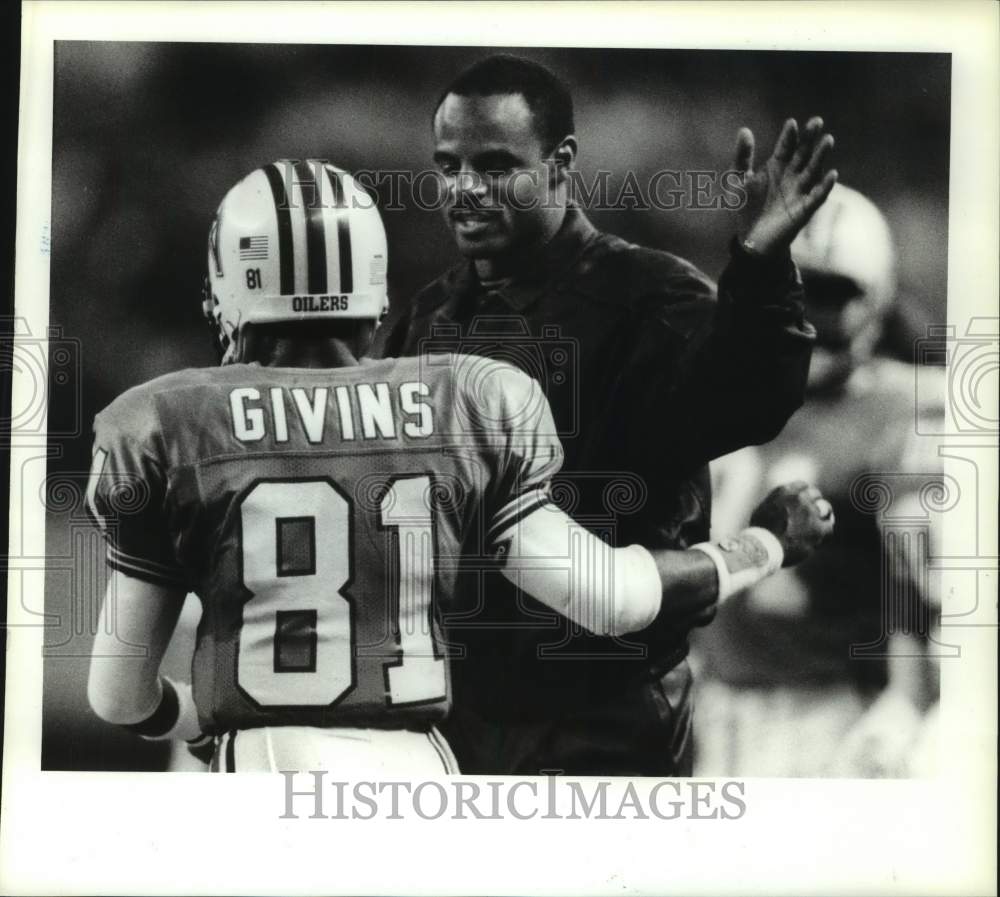 1990 Press Photo Houston Oilers football players Warren Moon and Givins after TD- Historic Images