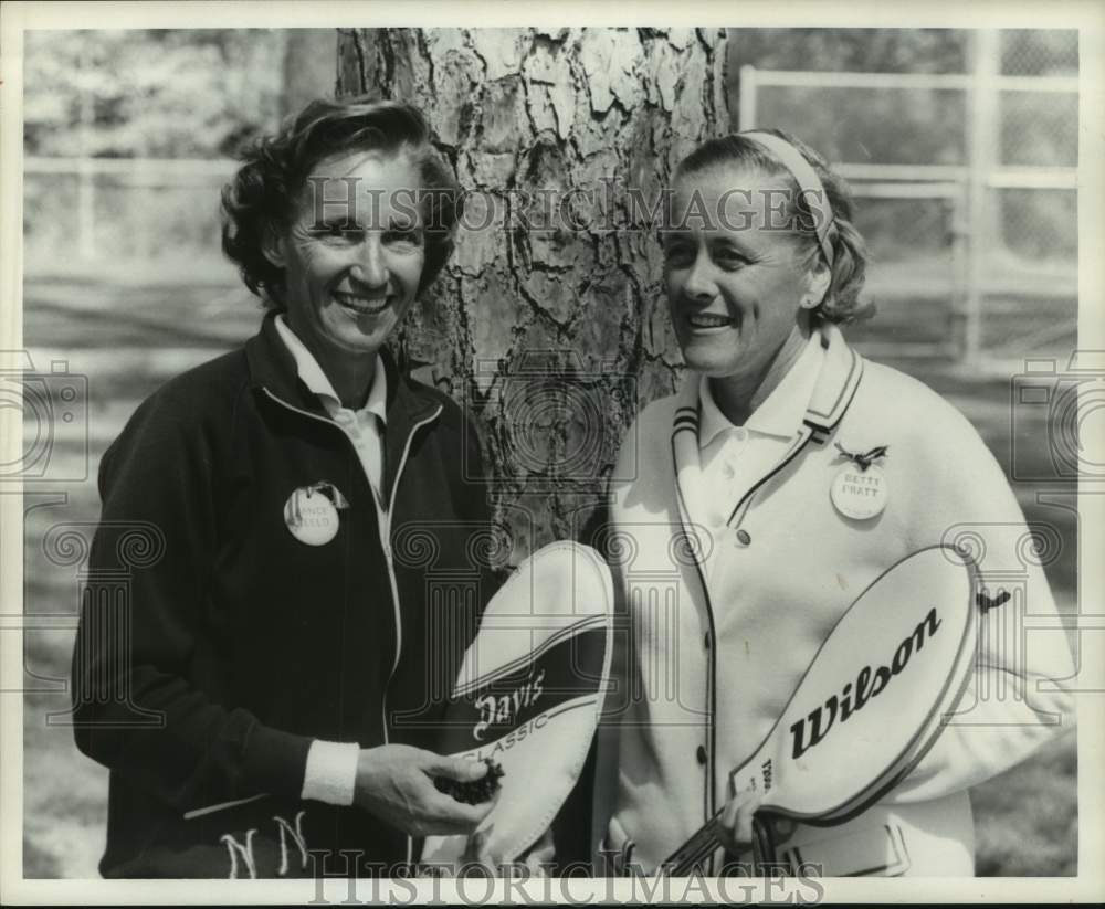 1971 Press Photo Tennis players Nancy Neeld and Betty Pratt - hcs22961- Historic Images