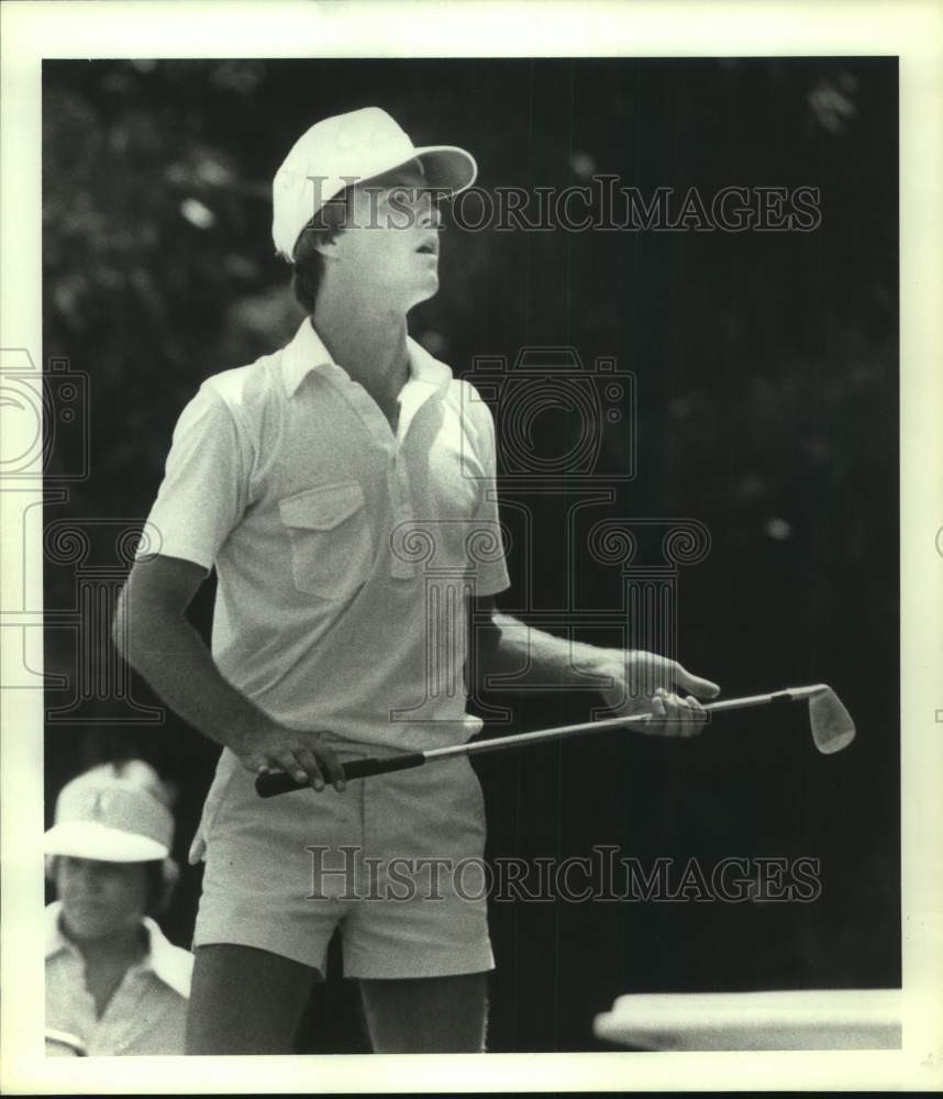 1981 Press Photo Golfer Jodie Mudd watches ball after teeing off - hcs23135- Historic Images