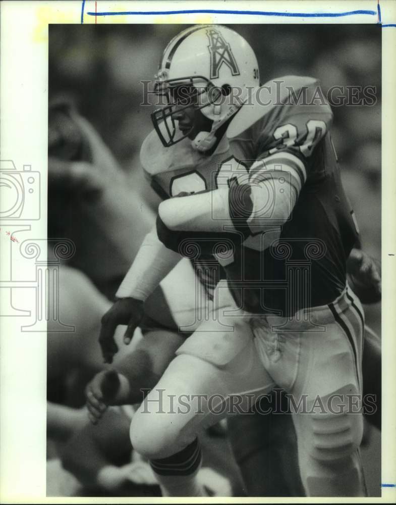 1987 Press Photo Houston Oilers football player Mike Rozier holds onto the ball - Historic Images