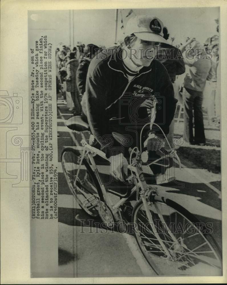 1974 Press Photo Kyle Rote Jr. on way to winning $53,400 Superstars prize - Historic Images