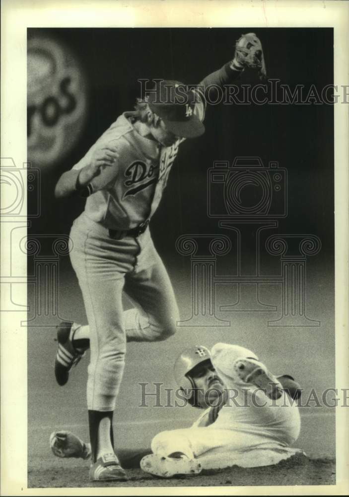 1980 Press Photo Houston Astros baseball player Rafael Landestoy is tagged out- Historic Images