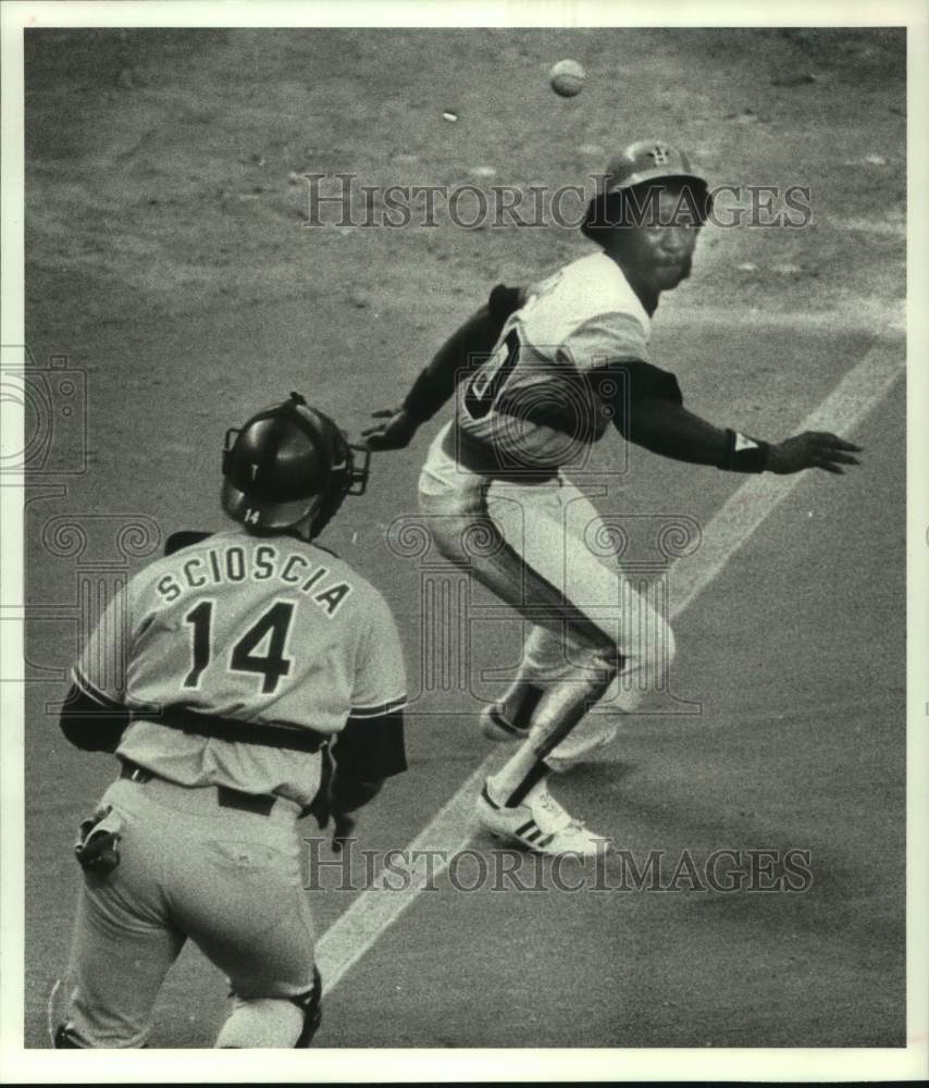 1982 Press Photo Astros Tony Scott out in rundown by Dodger Mike Scioscia - Historic Images