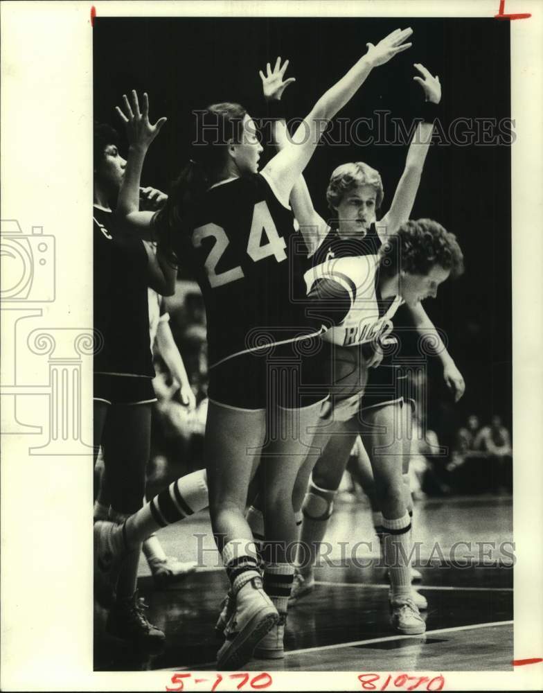 1981 Press Photo Rice and Texas Lutheran play women&#39;s college basketball - Historic Images