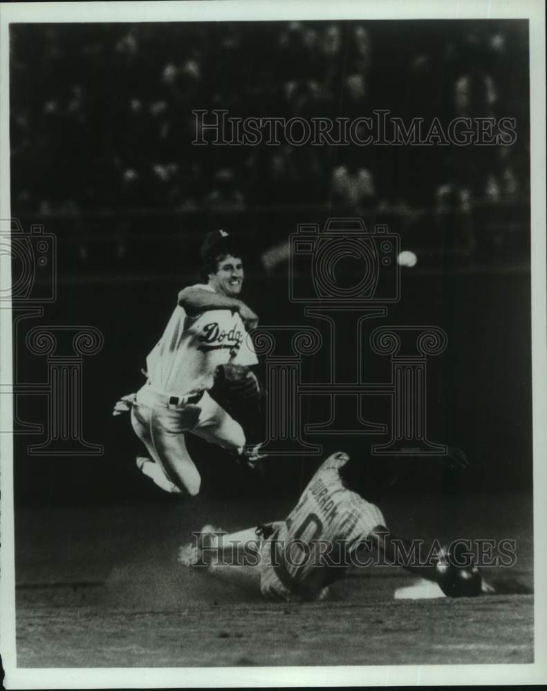 1988 Press Photo Dodgers&#39; Steve Sax goes airborne above sliding Cubs Leon Dur- Historic Images