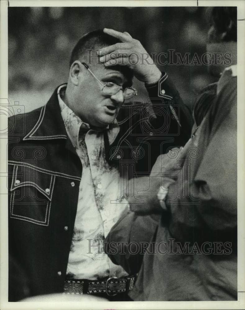 1975 Press Photo Houston Oilers football Bum Phillips on sideline- Historic Images