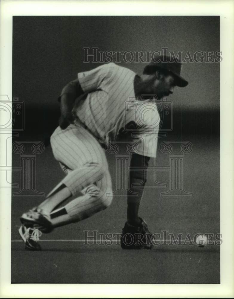 1988 Press Photo San Diego Padres baseball player Gary Templeton in action - Historic Images