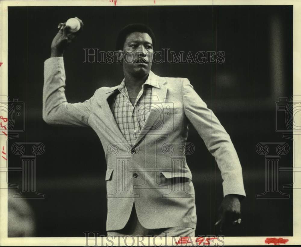 1981 Press Photo Houston Astros baseball pitcher James Rodney Richard throws - Historic Images