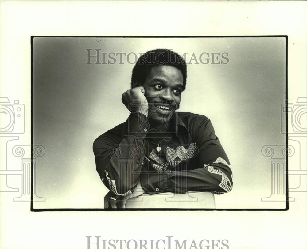 1977 Press Photo Basketball player Milt Simmons poses for photo - hcs23934- Historic Images