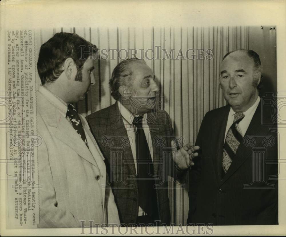 1972 Press Photo NBA basketball officials discuss sale of Bulls in Chicago- Historic Images