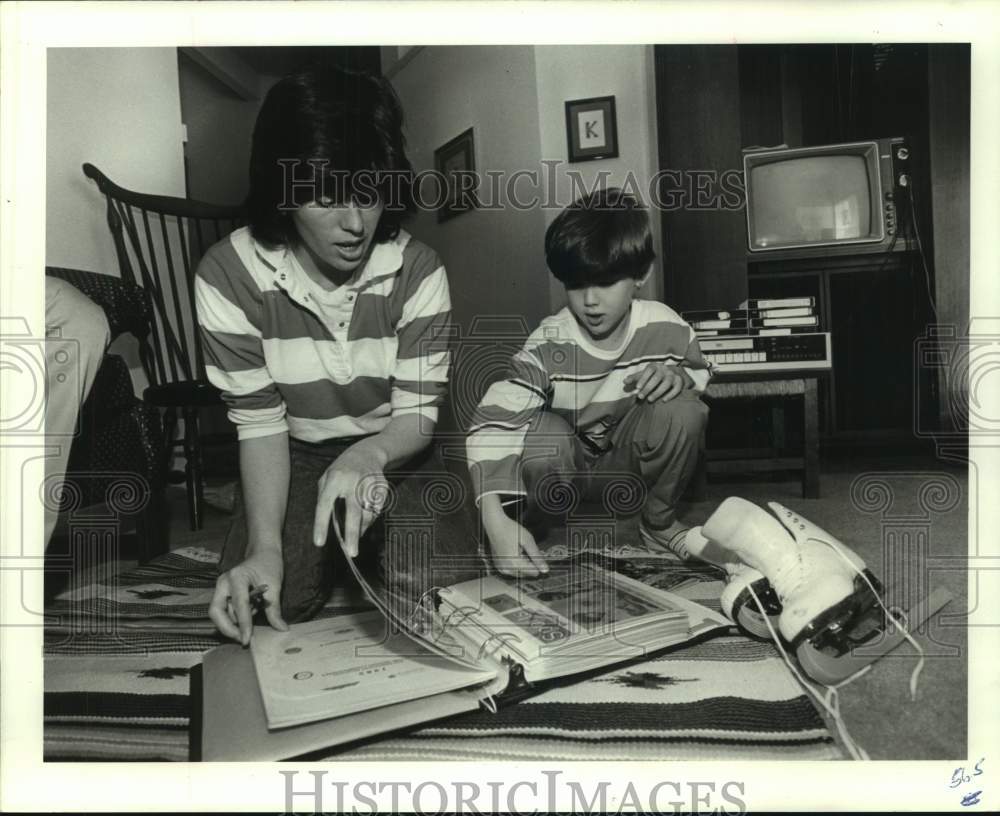 1985 Press Photo Ice skater Jennifer King looks at a scrap book - hcs23944 - Historic Images