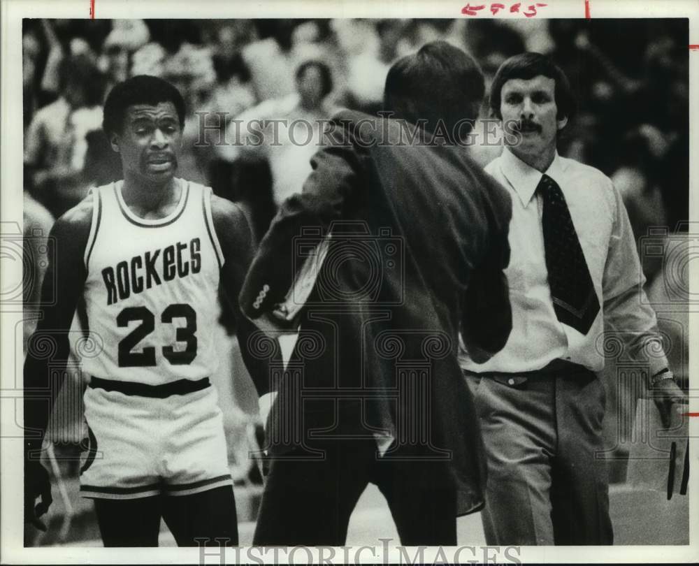 1977 Press Photo Houston Rockets basketball Tom Nissalke in action- Historic Images