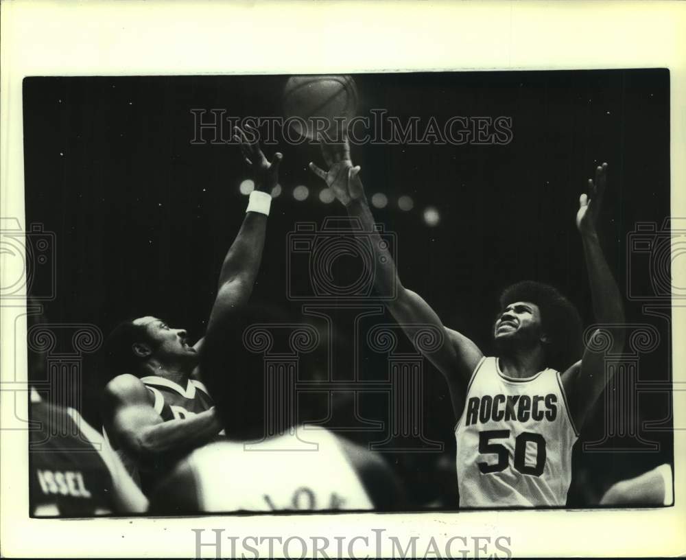 1980 Press Photo Houston Rockets basketball forward Robert Reid (50) - hcs24025- Historic Images
