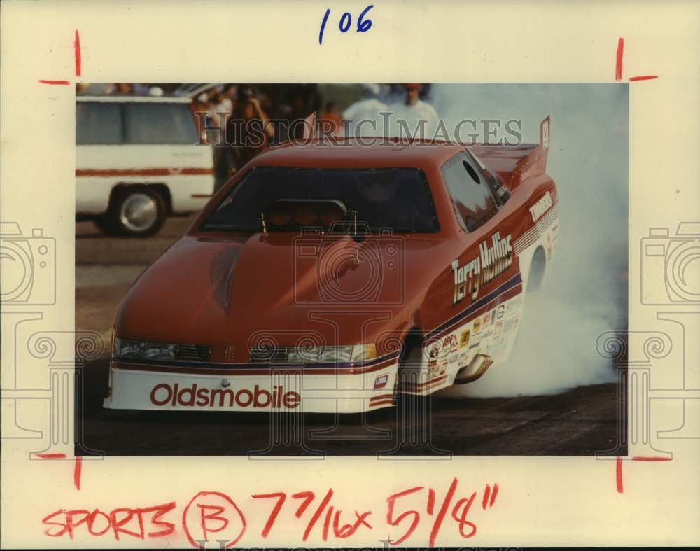 1990 Press Photo Race car driver Terry Mullins smokes tires on his Funny Car- Historic Images