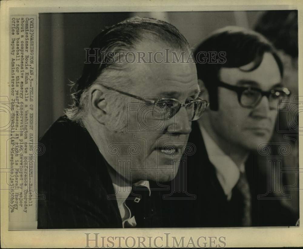 1974 Press Photo Baseball commissioner Bowie Kuhn and John Sawhill in Washington - Historic Images