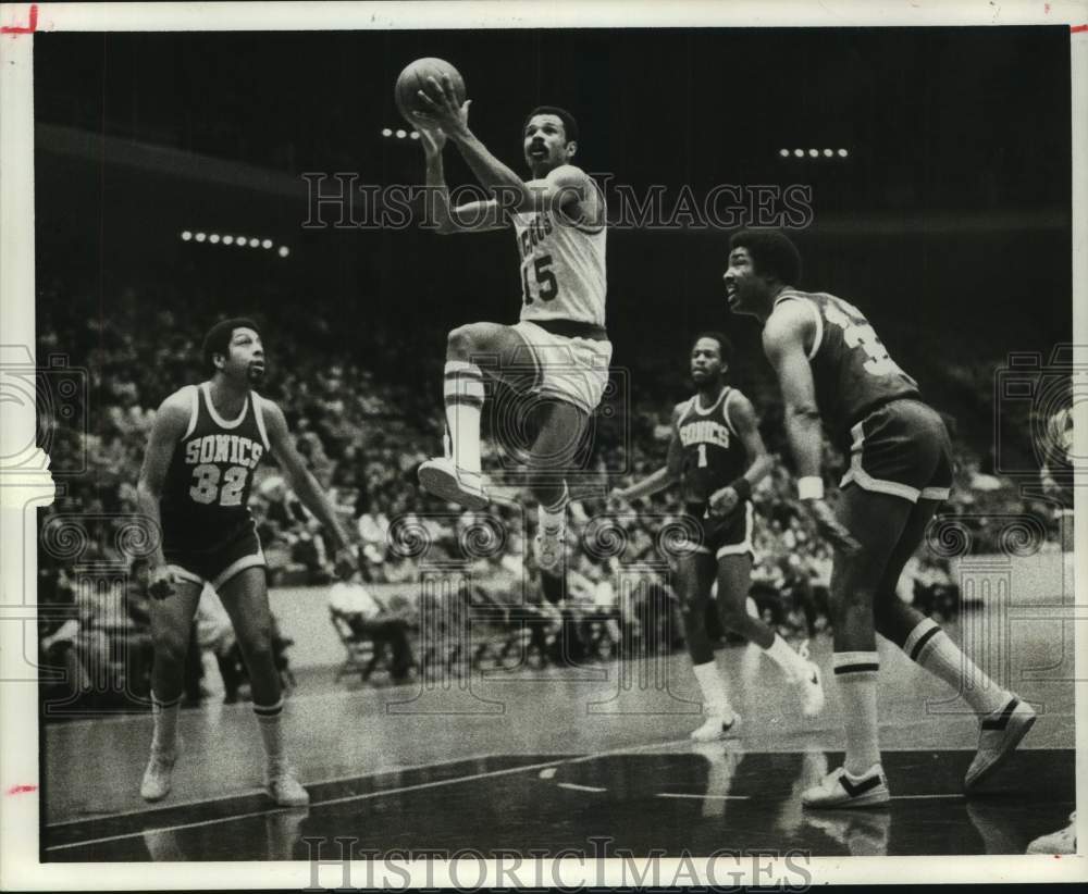 1978 Press Photo Rockets John Lucas leaps for basket past three Sonics defenders - Historic Images