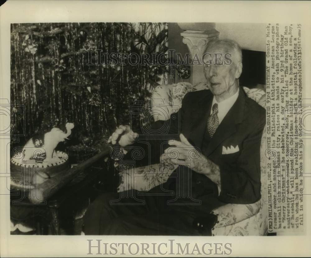 1955 Press Photo Baseball legend Connie Mack celebrates birthday in Philadlephia - Historic Images