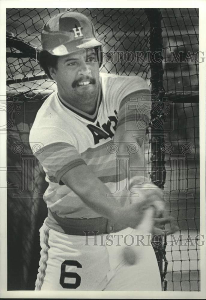 1980 Press Photo Houston Astros baseball player Luis Pujols bats in Cocoa, Fla. - Historic Images