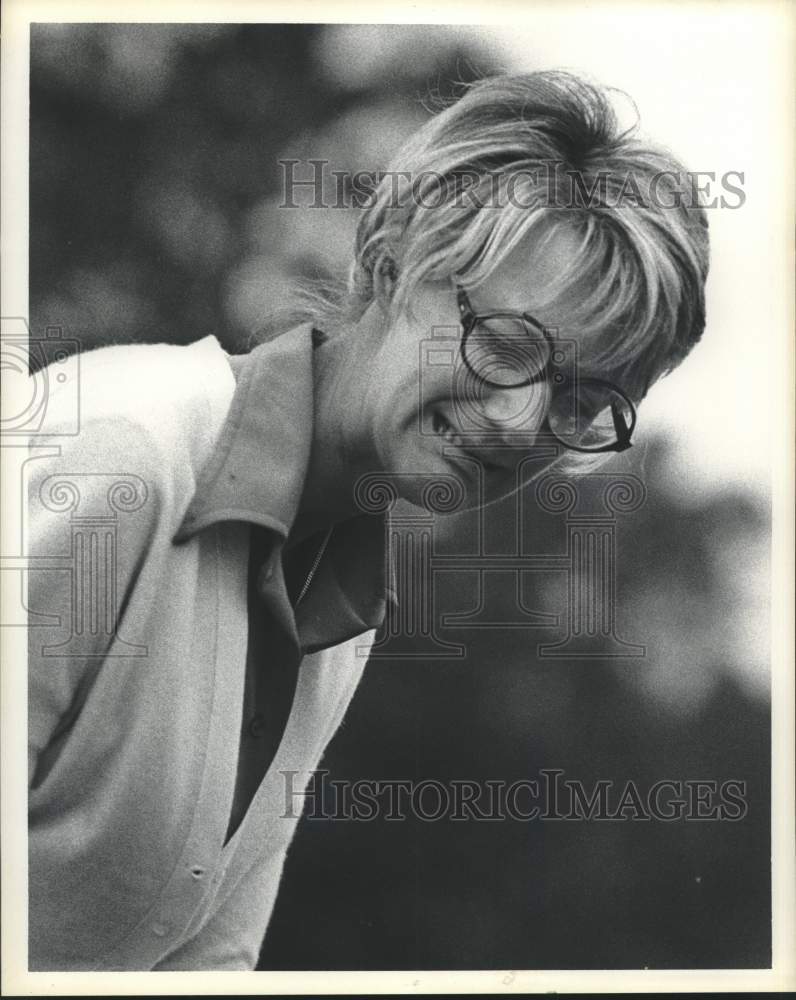 1972 Press Photo Golfer Carol Mann grimaces after she misses a birdie putt - Historic Images