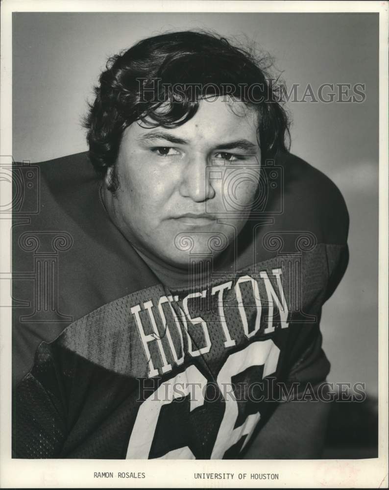 1976 Press Photo Ramon Rosales, offensive lineman for the University of Houston - Historic Images