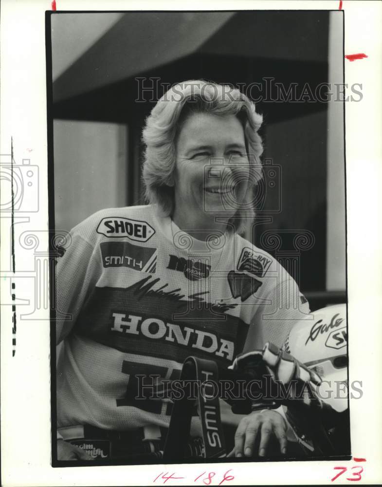 1985 Press Photo Motocross racer Gale Webb with equipment - hcs24883- Historic Images