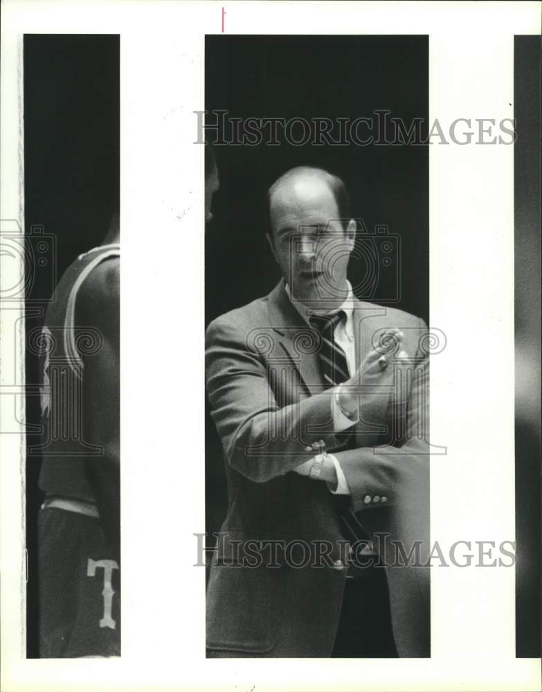 1988 Press Photo Basketball Bob Weltlich and player - hcs25005 - Historic Images