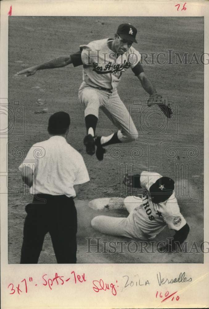 1968 Press Photo Los Angeles Dodgers baseball shortstop Zoilo Versalles jumps up- Historic Images