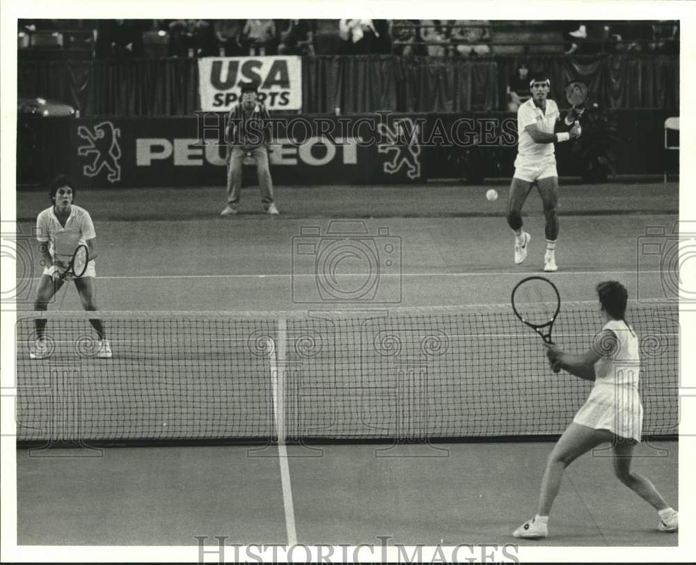 1984 Press Photo Tennis player Butch Walts in action - hcs25601- Historic Images