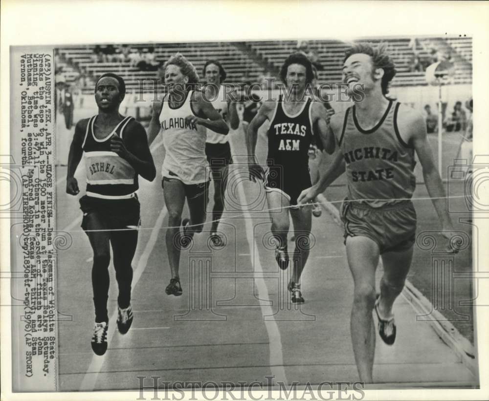 1976 Press Photo Runners approach the finish at the Texas Relays in Austin- Historic Images