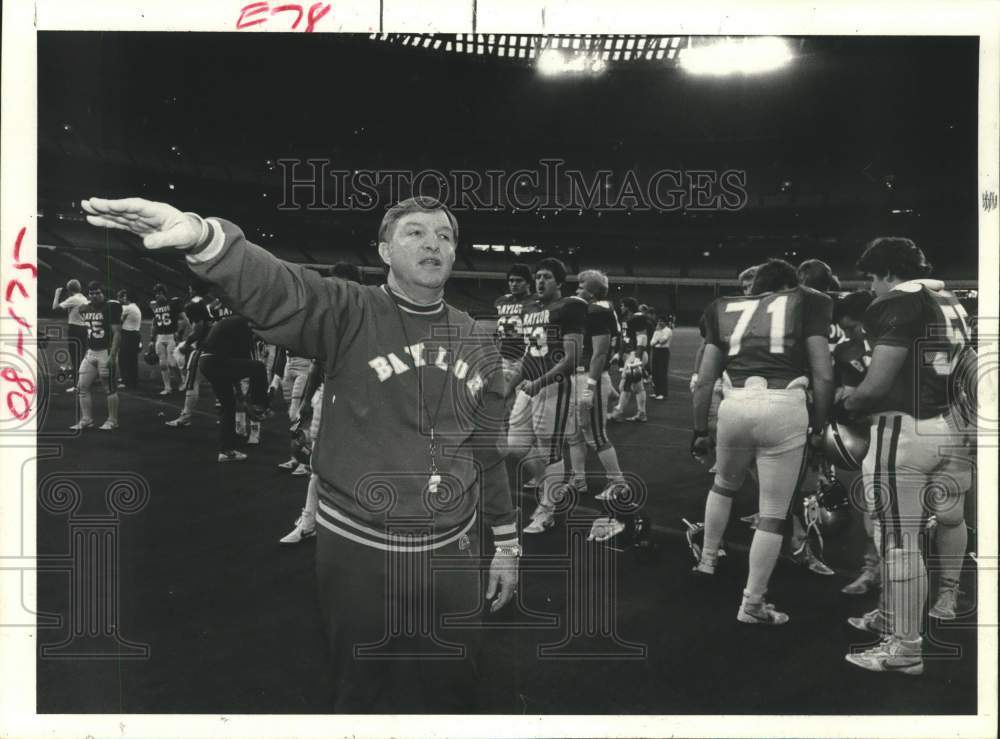 1984 Press Photo Baylor college football Grant Teaff and players - Historic Images