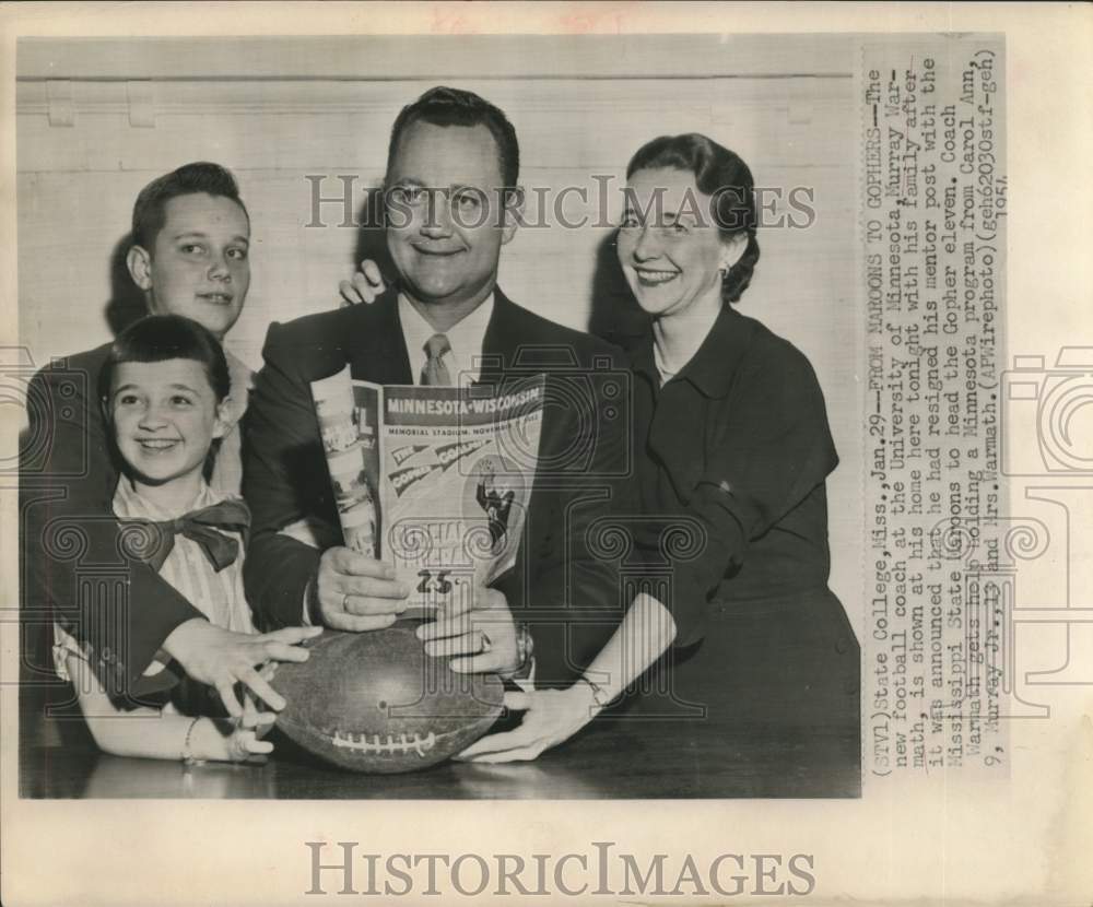 1954 Press Photo New Minn. football coach Murray Warmath, his wife, and children - Historic Images