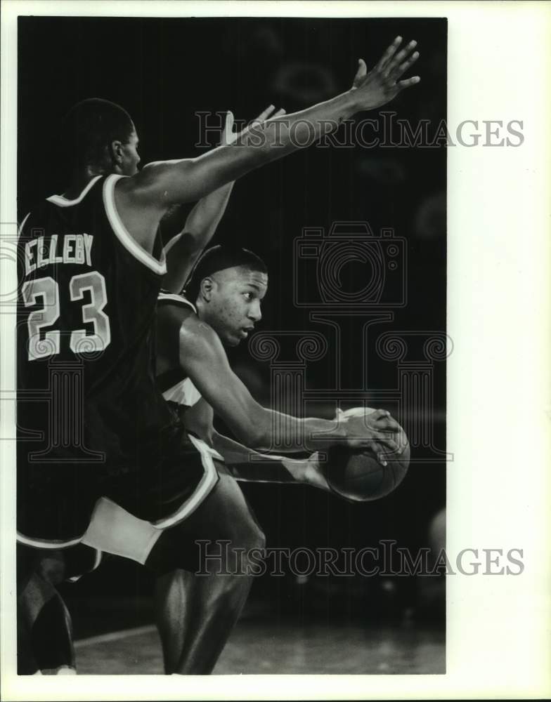 1990 Press Photo Houston and California play men&#39;s college basketball - Historic Images