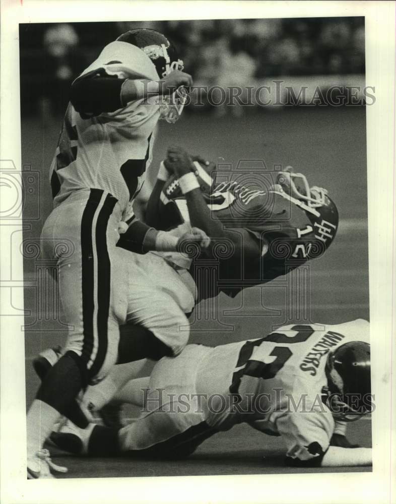 1982 Press Photo Houston QB Lionel Wilson stopped by Arkansas defenders - Historic Images