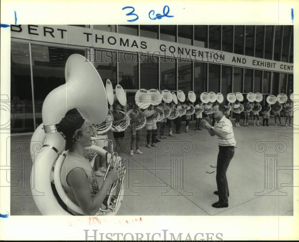 1986 Press Photo Dr. Arthur C. Bartner directs Olympic Festival marching band- Historic Images