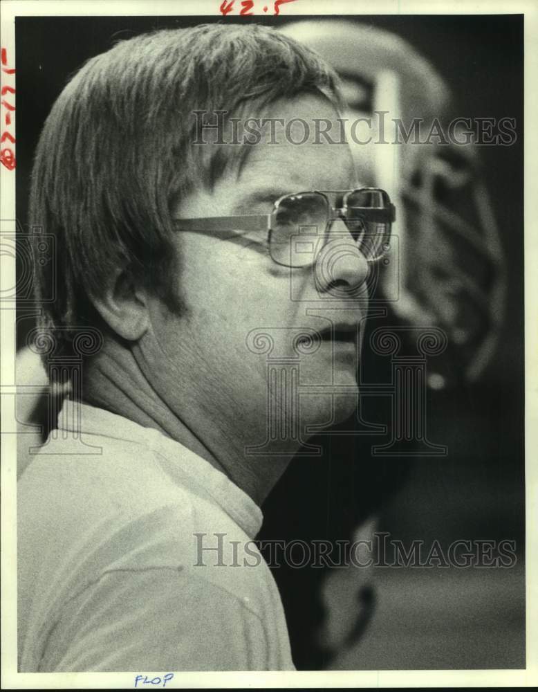 1980 Press Photo Purdue University football coach Jim Young - hcs26583 - Historic Images