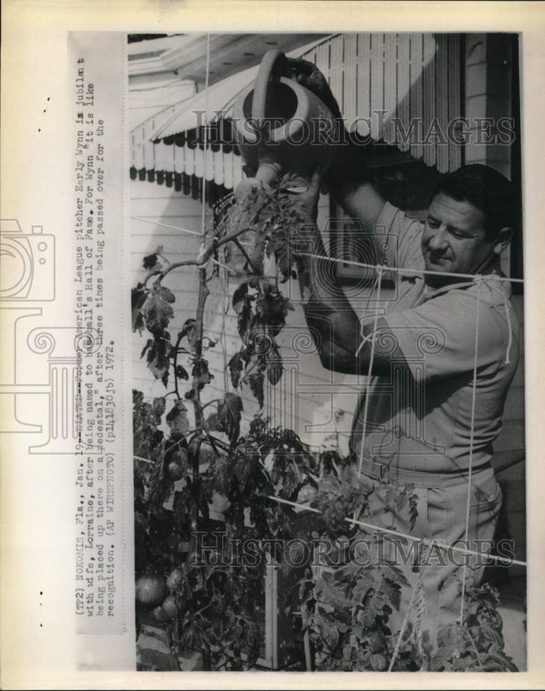 1972 Press Photo Former Baseball Pitcher Early Wynn at Home Garden in Florida- Historic Images