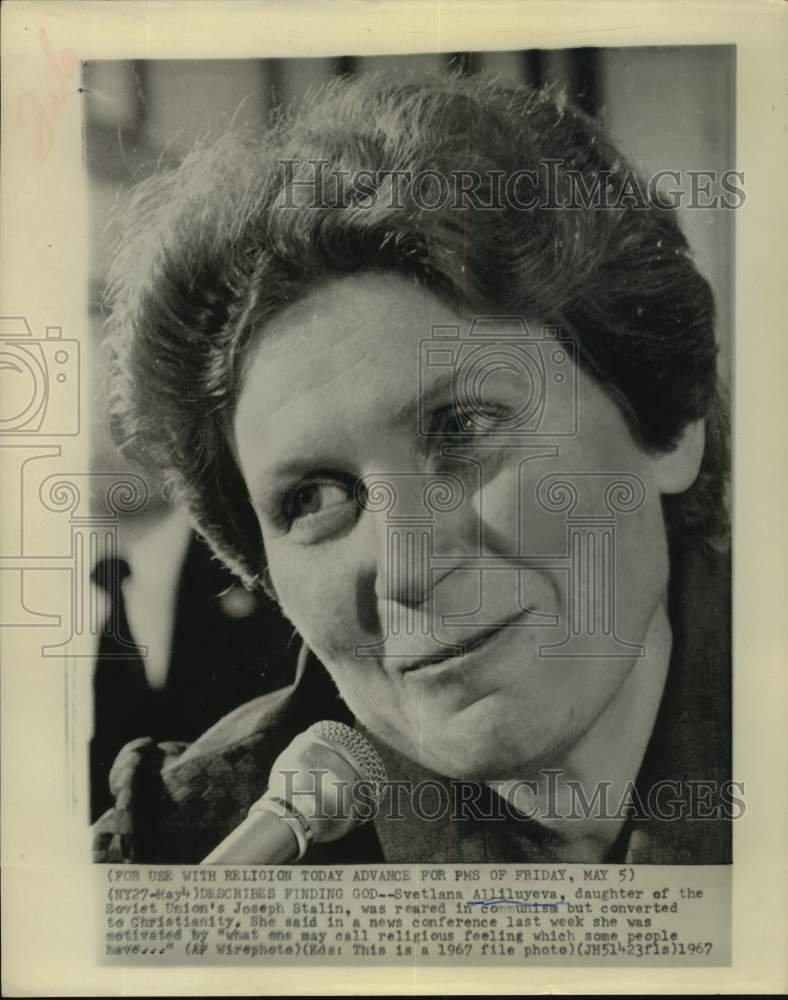 1967 Press Photo Joseph Stalin's daughter Svetlana Alliluyeva at News Conference - Historic Images