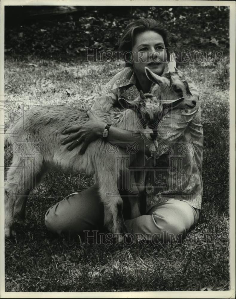 1969 Tennessee-Actress Ingrid Bergman with two farmyard friends-Historic Images