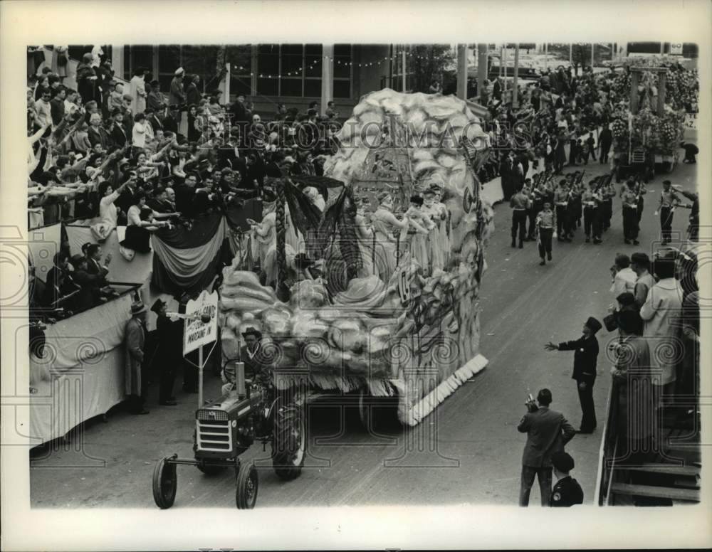 1962 New Orleans Mardi Gras float-Historic Images