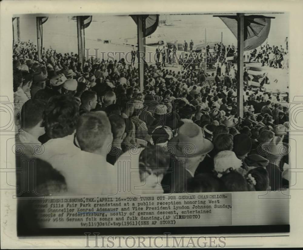 1961 Press Photo Town assembles to see German Chancellor Adenauer at Texas park. - Historic Images