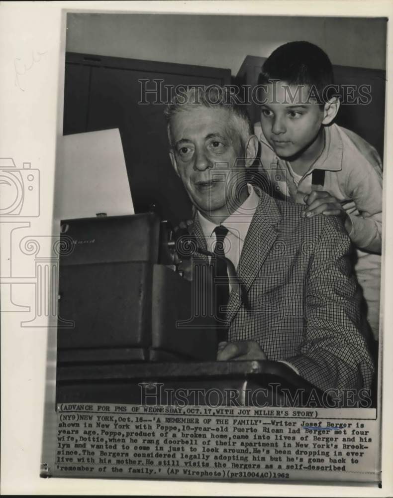 1962 Press Photo Writer Josef Berger with friend Poppo in New York - Historic Images